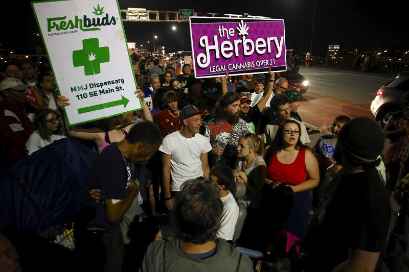 2020-12-04T184004Z_1_LYNXMPEGB31L7_RTROPTP_4_USA-CONGRESS-MARIJUANA.JPG