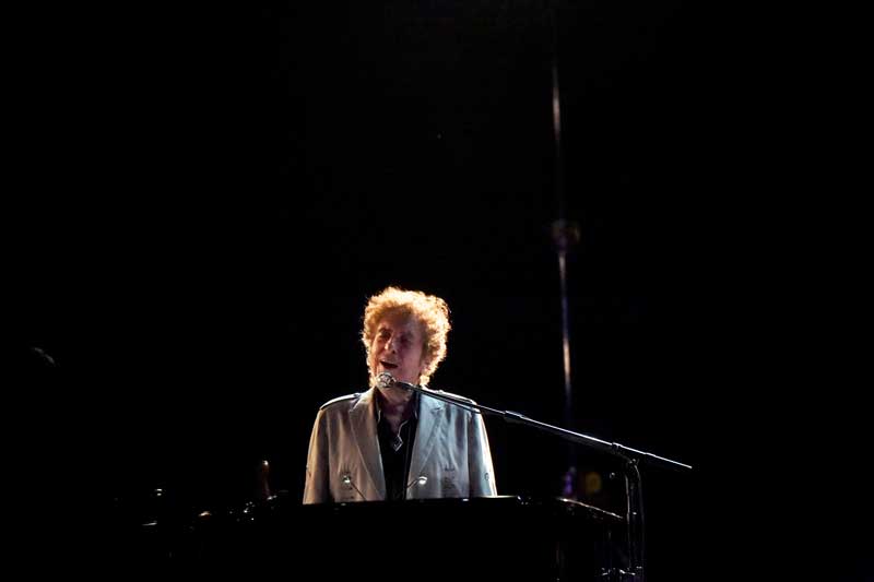 2020-12-07T124425Z_2_LYNXMPEGB60SE_RTROPTP_4_MUSIC-FIREFLY.JPG