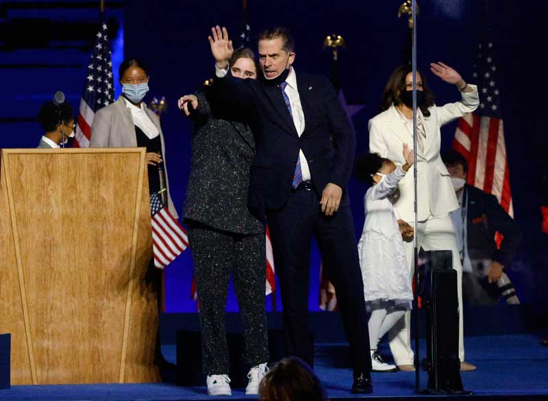 2020-12-09T212459Z_1_LYNXMPEGB81OI_RTROPTP_4_USA-ELECTION-BIDEN.JPG
