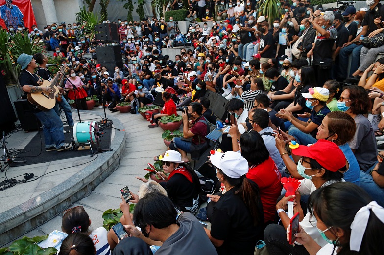 2020-12-14T105653Z_1_LYNXMPEGBD0M9_RTROPTP_4_THAILAND-PROTESTS.JPG