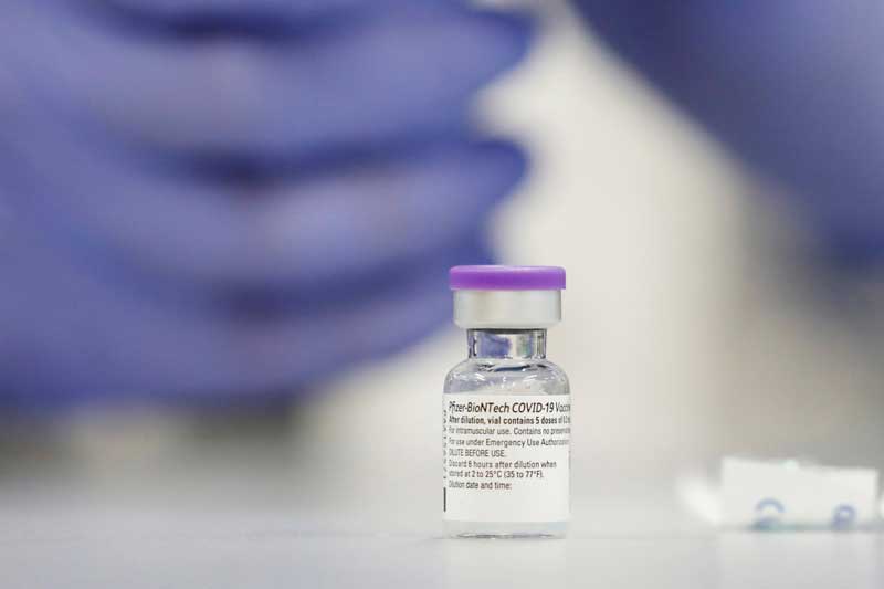 2020-12-21T145836Z_1_LYNXMPEGBK13I_RTROPTP_4_HEALTH-CORONAVIRUS-VACCINE-EMA.JPG
