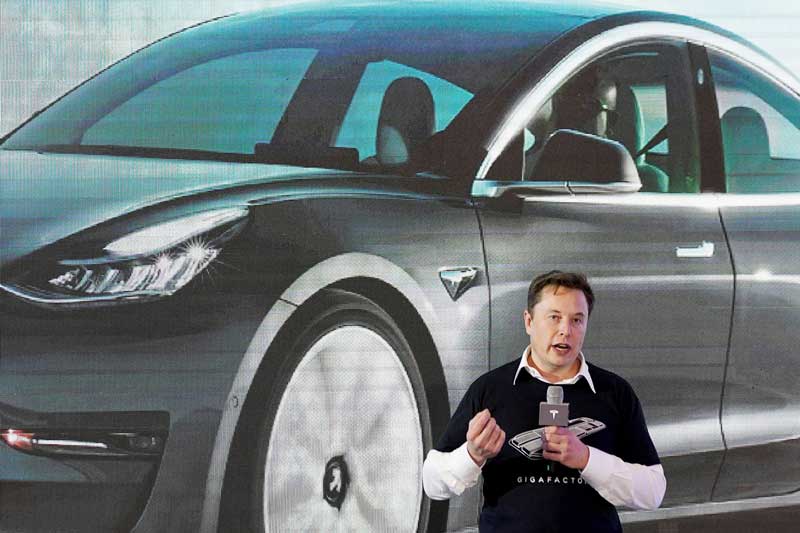 2020-12-22T213134Z_1_LYNXMPEGBL1IG_RTROPTP_4_AUTOS-ELECTRIC-YEAREND.JPG