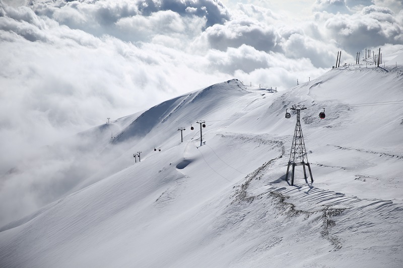 2020-12-25T162852Z_2_LYNXMPEGBO0E2_RTROPTP_4_IRAN-AVALANCHE.JPG