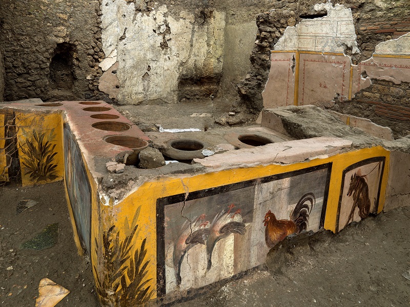 2020-12-26T211816Z_3_LYNXMPEGBP06D_RTROPTP_4_ITALY-POMPEII.JPG