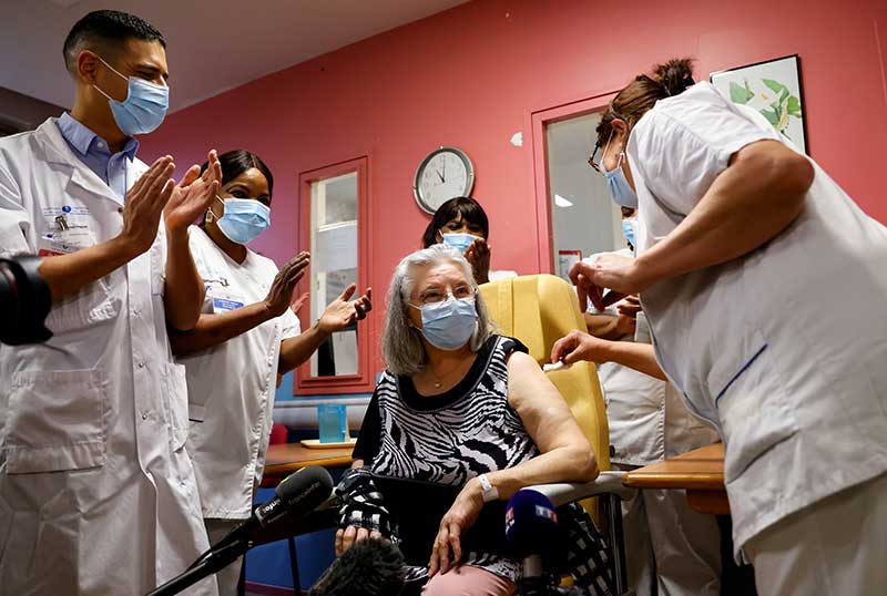 2020-12-27T192402Z_4_LYNXMPEGBQ09I_RTROPTP_4_HEALTH-CORONAVIRUS-FRANCE-VACCINE.JPG