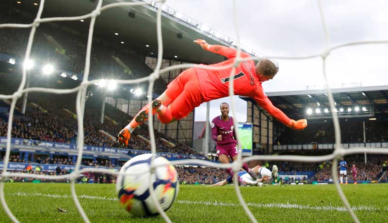 2020-12-28T192800Z_2_LYNXMPEGBR0RX_RTROPTP_4_SOCCER-ENGLAND-EVE-MCI.JPG