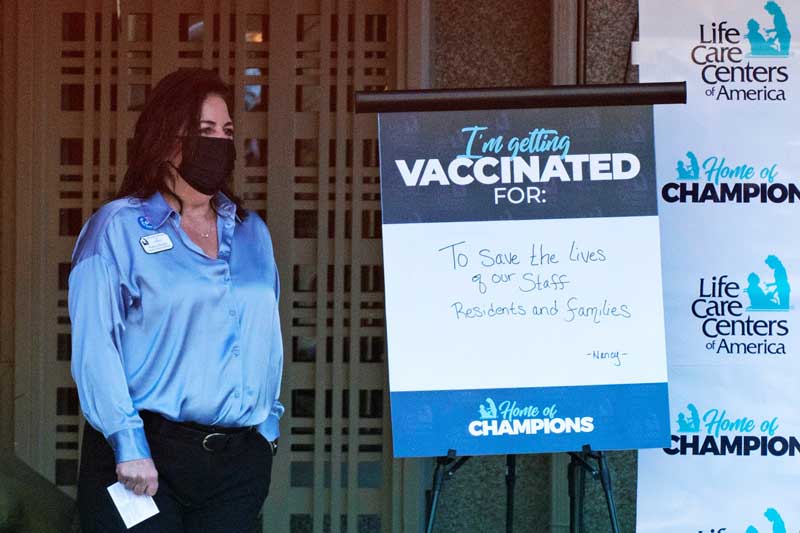 2020-12-28T211926Z_2_LYNXMPEGBR0XY_RTROPTP_4_HEALTH-CORONAVIRUS-USA.JPG