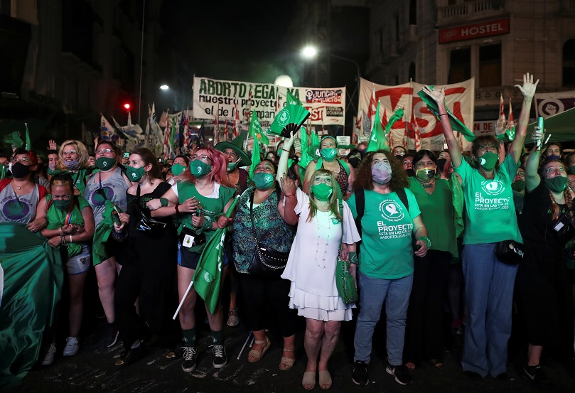 2020-12-30T104338Z_1_LYNXMPEGBT0JB_RTROPTP_4_ARGENTINA-ABORTION.JPG