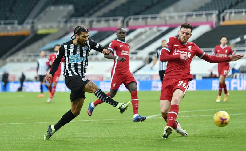 2020-12-30T212119Z_2_LYNXMPEGBT1BR_RTROPTP_4_HEALTH-CORONAVIRUS-SOCCER-ENGLAND.JPG