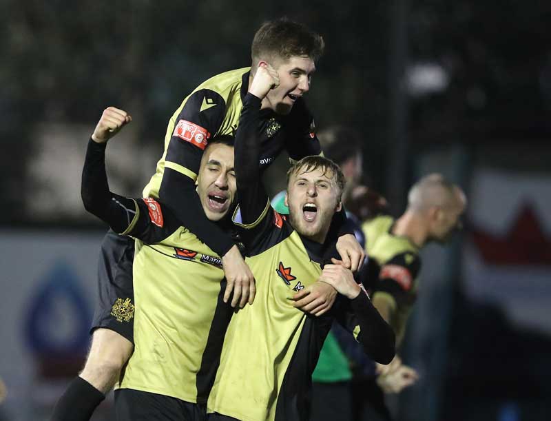 2020-12-31T153120Z_1_LYNXMPEGBU0OV_RTROPTP_4_SOCCER-ENGLAND.JPG