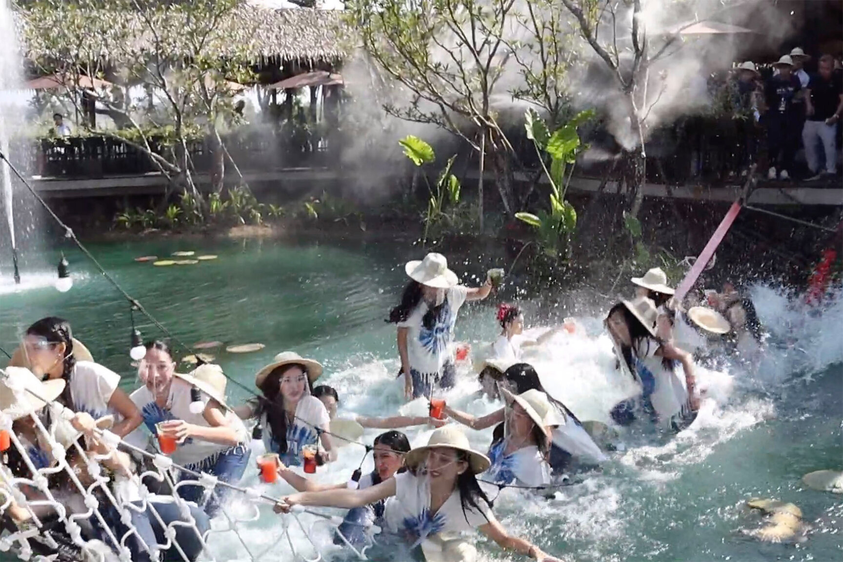 thai-model-bridge-collapse-4-1.jpg