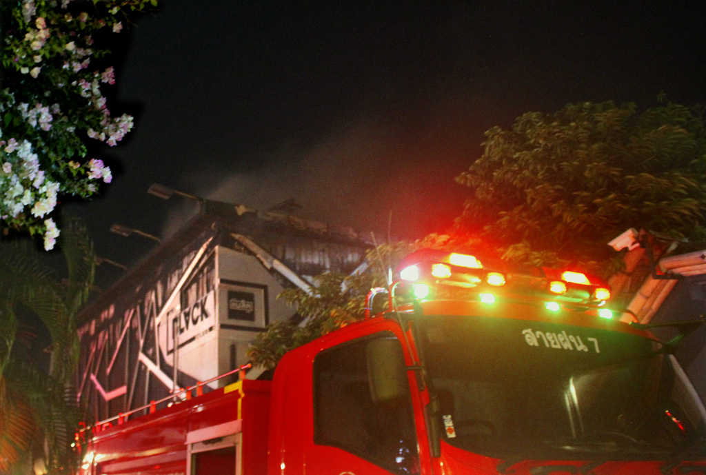 wIMG_0761_Black-club-fire.jpg.033d5a58d99dd7cbb49fc0400d941b0a.jpg