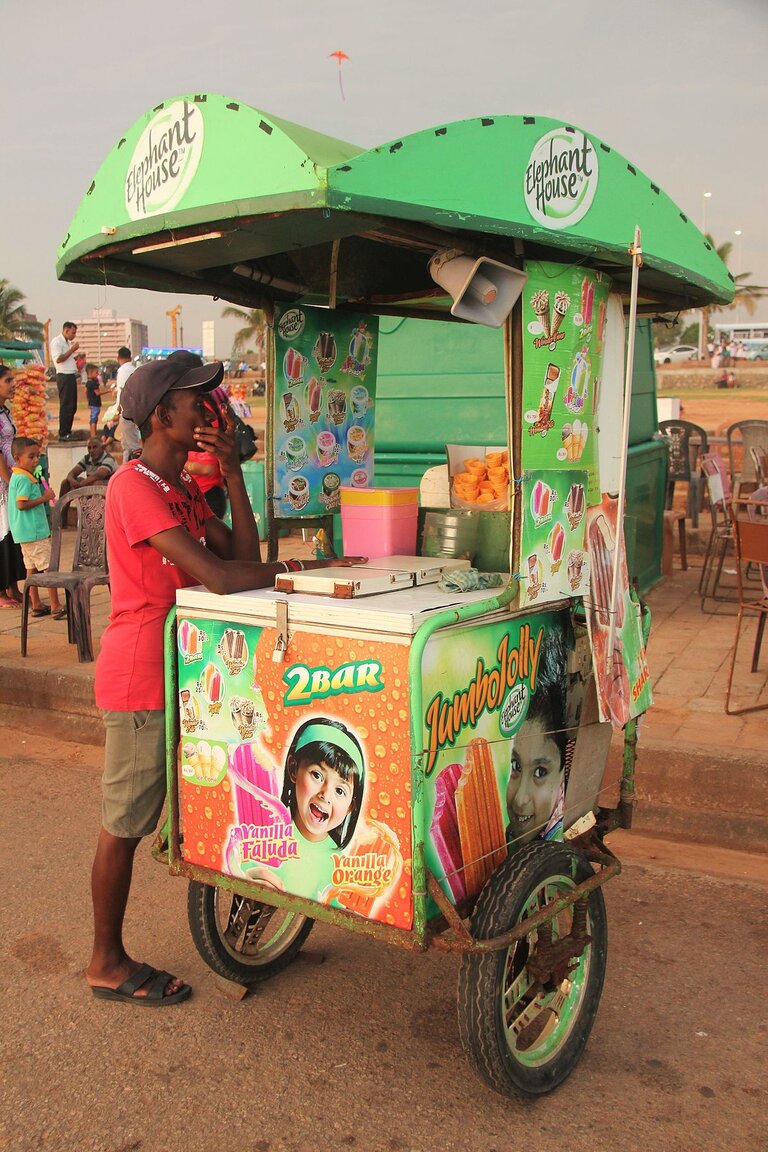 1200px-Ice_Cream_Cart_02.jpg