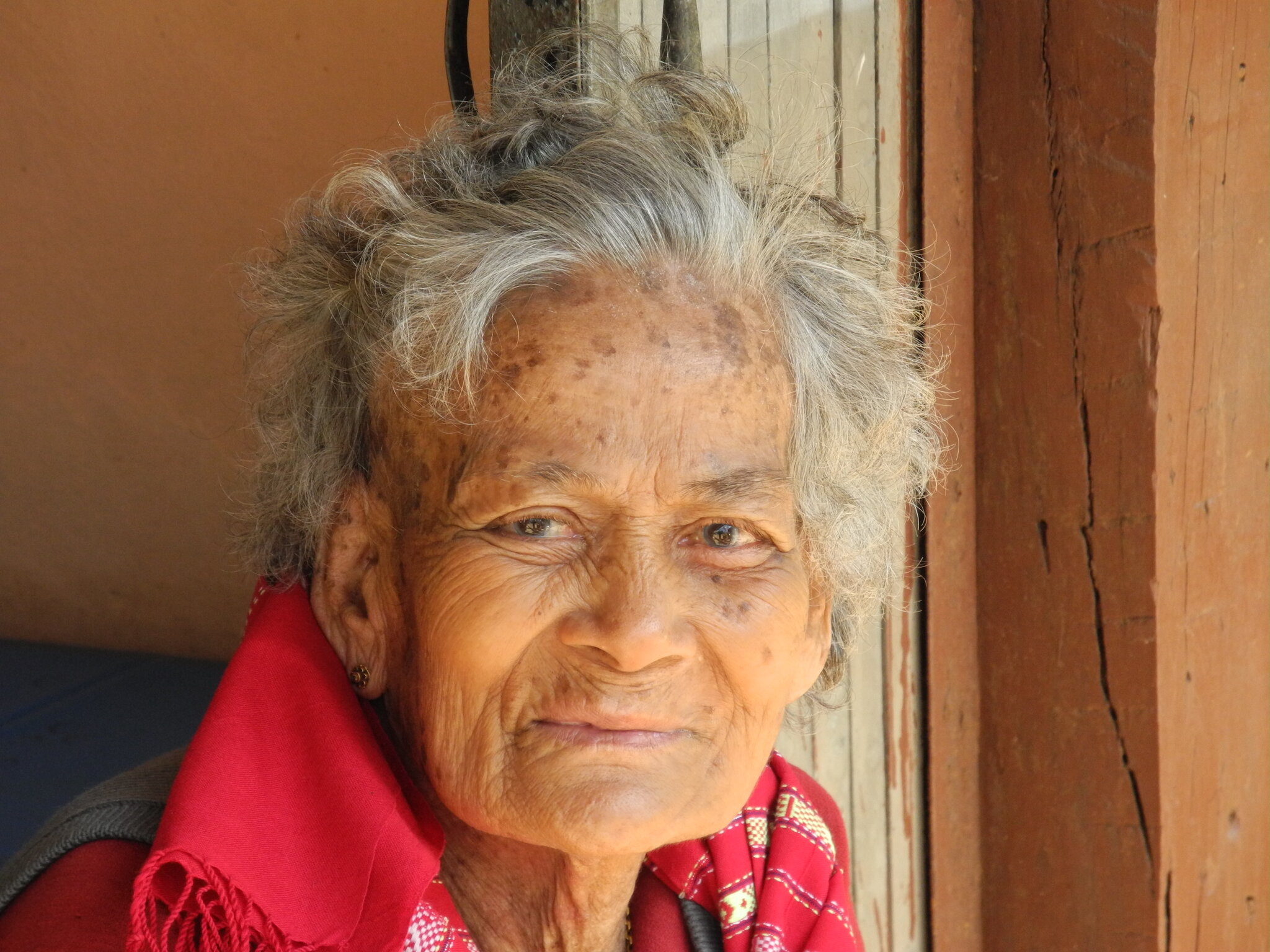 DSCN0190 old lady.jpg