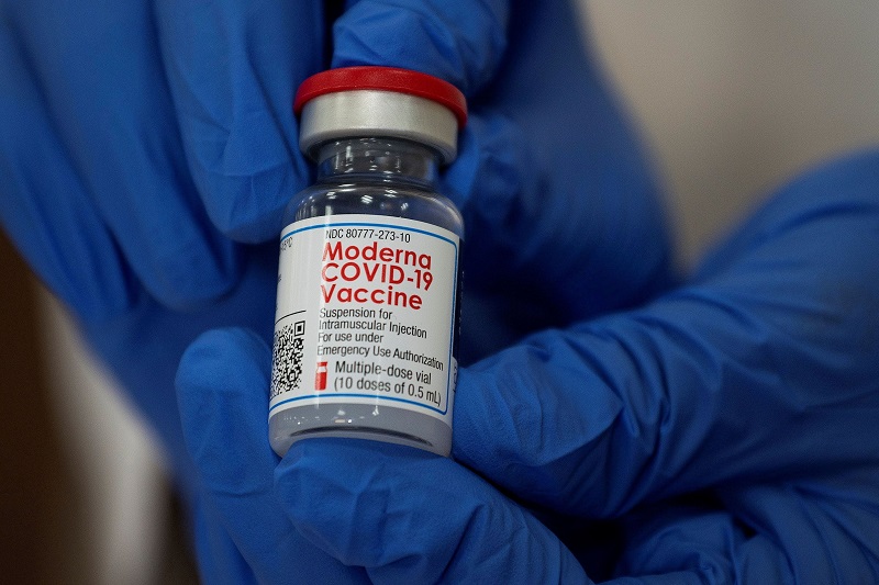 2021-01-01T172540Z_4_LYNXMPEH000YQ_RTROPTP_4_HEALTH-CORONAVIRUS-USA-PHARMACIST.JPG