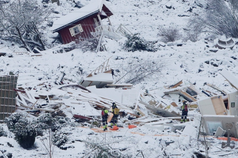 2021-01-01T173417Z_1_LYNXMPEH0019C_RTROPTP_4_NORWAY-LANDSLIDE.JPG