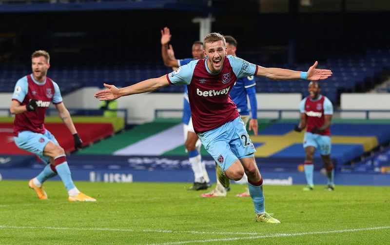 2021-01-01T194016Z_1_LYNXMPEH001A9_RTROPTP_4_SOCCER-ENGLAND-EVE-WHU-REPORT.JPG