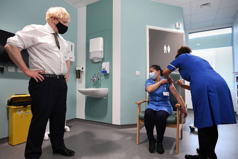 2021-01-04T110047Z_1_LYNXMPEH030I4_RTROPTP_4_HEALTH-CORONAVIRUS-BRITAIN-VACCINE.JPG