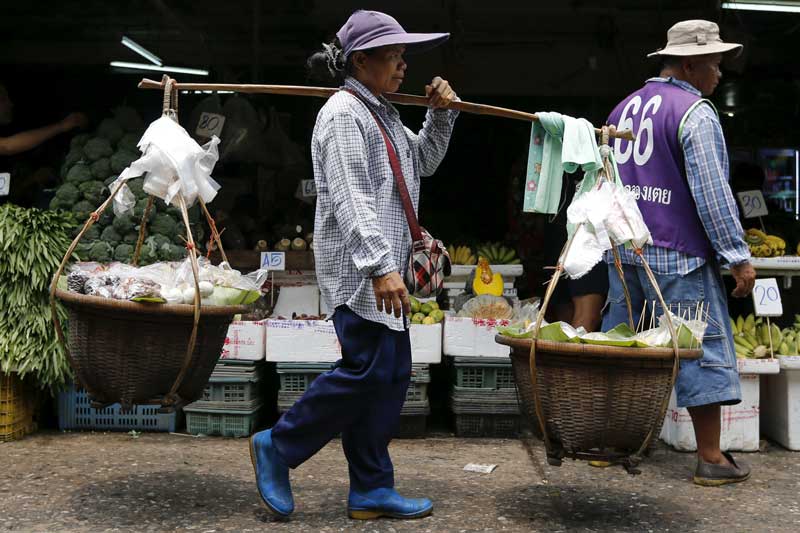 2021-01-05T043619Z_1_LYNXMPEH0406L_RTROPTP_4_THAILAND-ECONOMY-INFLATION.JPG