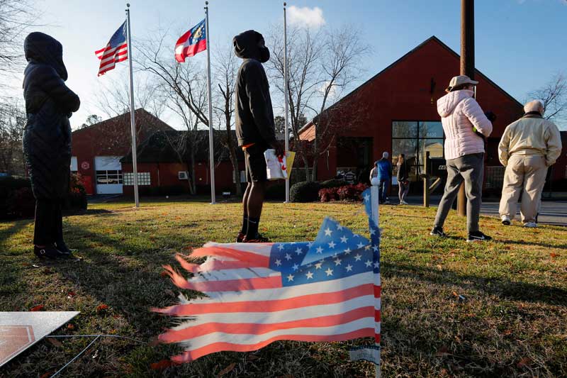 2021-01-05T162822Z_1_LYNXMPEH0411P_RTROPTP_4_USA-ELECTION-GEORGIA.JPG