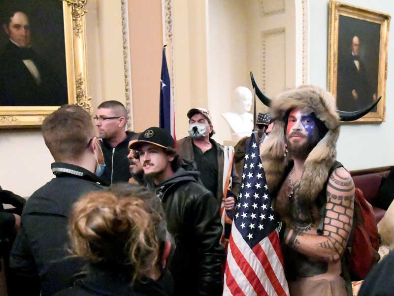 2021-01-09T204231Z_1_LYNXMPEH080G3_RTROPTP_4_USA-ELECTION-POLICE-INVESTIGATION.JPG