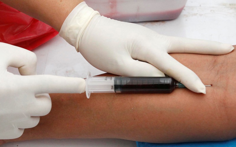 2021-01-13T111641Z_1_LYNXMPEH0C0QX_RTROPTP_4_HEALTH-CORONAVIRUS-THAILAND-BLOOD.JPG