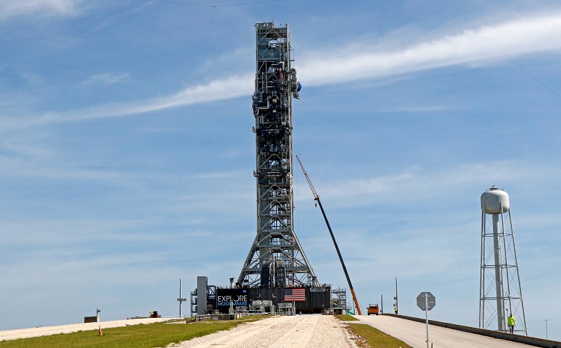 2021-01-16T130822Z_1_LYNXMPEH0F0BP_RTROPTP_4_SPACE-EXPLORATION-SLS.JPG