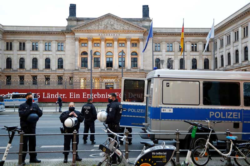 2021-01-19T082257Z_1_LYNXMPEH0I0FJ_RTROPTP_4_HEALTH-CORONAVIRUS-GERMANY-INSOLVENCIES.JPG