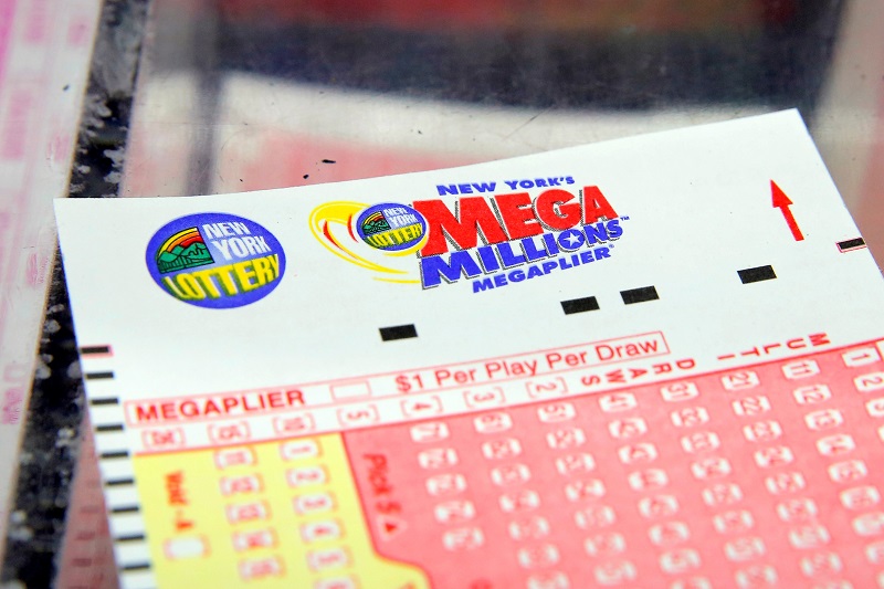 2021-01-23T170541Z_1_LYNXMPEH0M0D5_RTROPTP_4_USA-MEGAMILLIONS.JPG