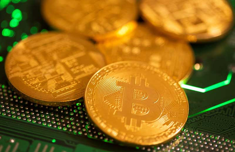 2021-01-25T230329Z_1_LYNXMPEH0O1I6_RTROPTP_4_BITCOIN.JPG