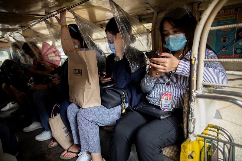 2021-01-27T092236Z_1_LYNXMPEH0Q0IE_RTROPTP_4_HEALTH-CORONAVIRUS-GLOBAL-CASES.JPG