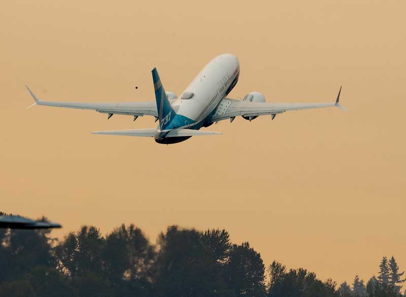 2021-01-27T205934Z_2_LYNXMPEH0Q0QC_RTROPTP_4_BOEING-737MAX-AMERICAN-AIRLINE.JPG