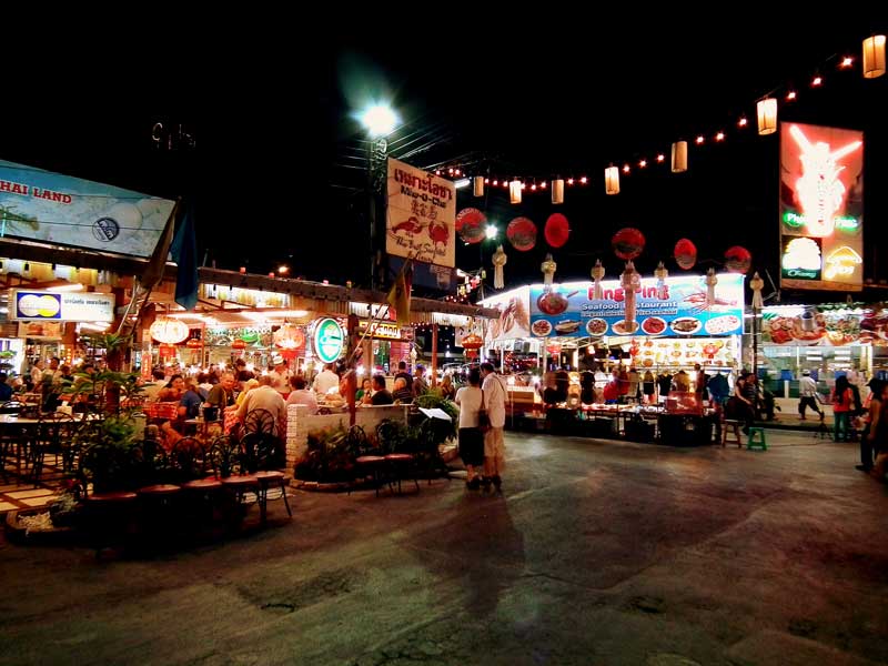 CHIANG_MAI_NIGHT_BAZAAR_THAILAND_FEB_2012_6869571256.jpg