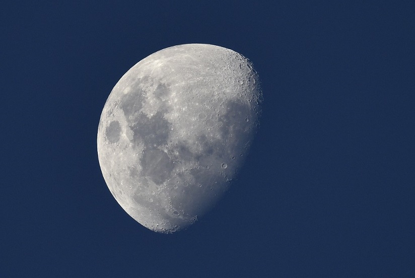 moon.jpg