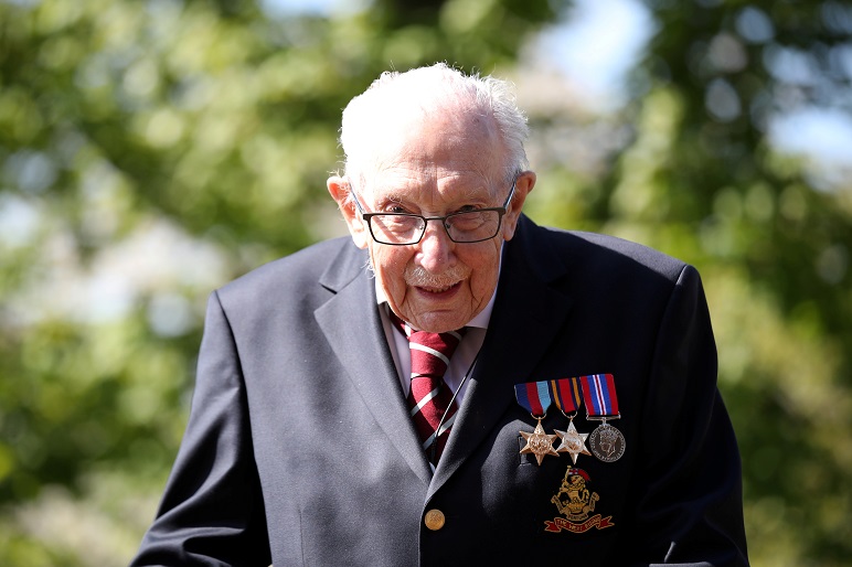 2021-02-03T083241Z_1_LYNXMPEH120M3_RTROPTP_4_HEALTH-CORONAVIRUS-BRITAIN-CAPTAIN-TOM.JPG