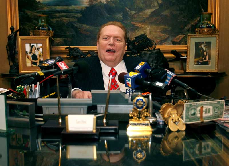 2021-02-11T014931Z_1_LYNXMPEH1A02K_RTROPTP_4_PEOPLE-LARRY-FLYNT.JPG