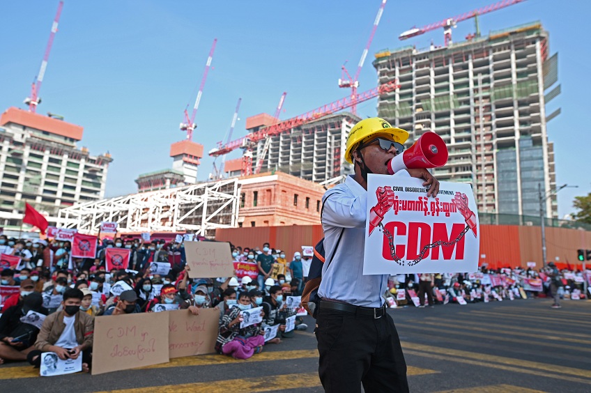 2021-02-17T050011Z_2_LYNXMPEH1G067_RTROPTP_4_MYANMAR-POLITICS.JPG