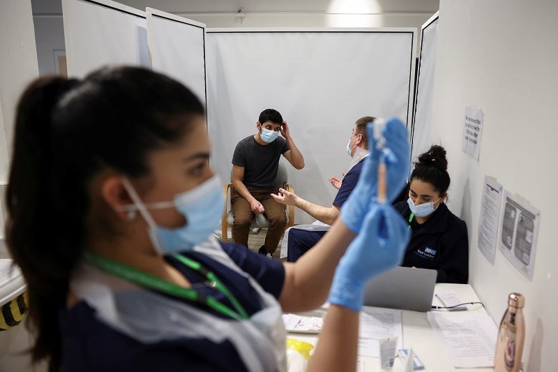 2021-02-20T230530Z_1_LYNXMPEH1J0HO_RTROPTP_4_HEALTH-CORONAVIRUS-BRITAIN-VACCINE.JPG
