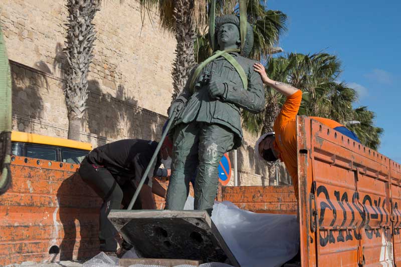 2021-02-23T200647Z_1_LYNXMPEH1M1CV_RTROPTP_4_SPAIN-POLITICS-FRANCO-STATUE.JPG