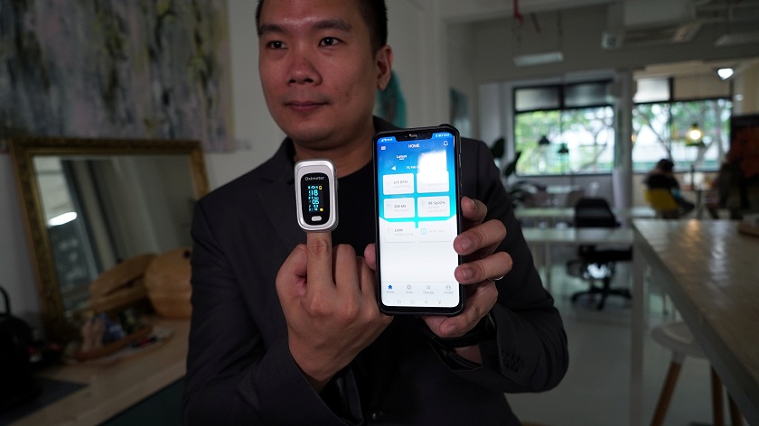 2021-02-24T011551Z_3_LYNXMPEH1N02A_RTROPTP_4_HEALTH-CORONAVIRUS-SINGAPORE-APP.JPG
