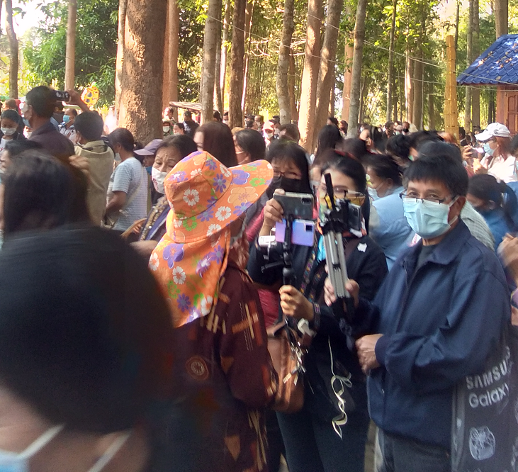 842045235_lotsofpeople01.png.b5fd59f8ff328c46cb37376abb5f13dd.png