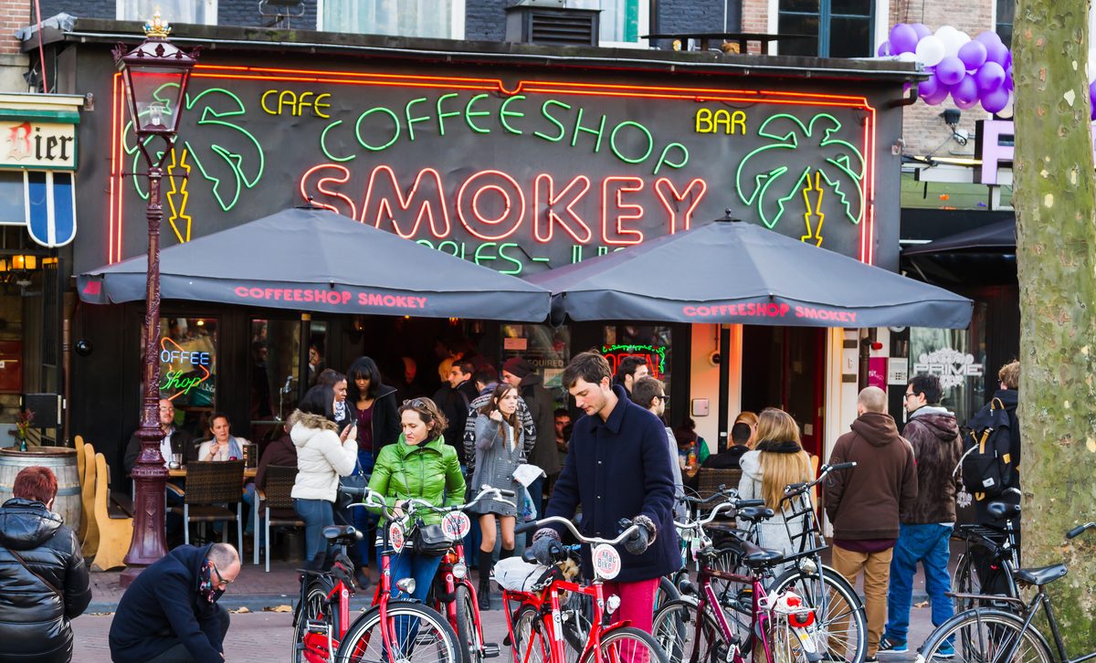 amsterdam-coffee-shop-walking-tour-1200x726.jpg.dffd80a8cf8df306eab4c6d1e501bf09.jpg