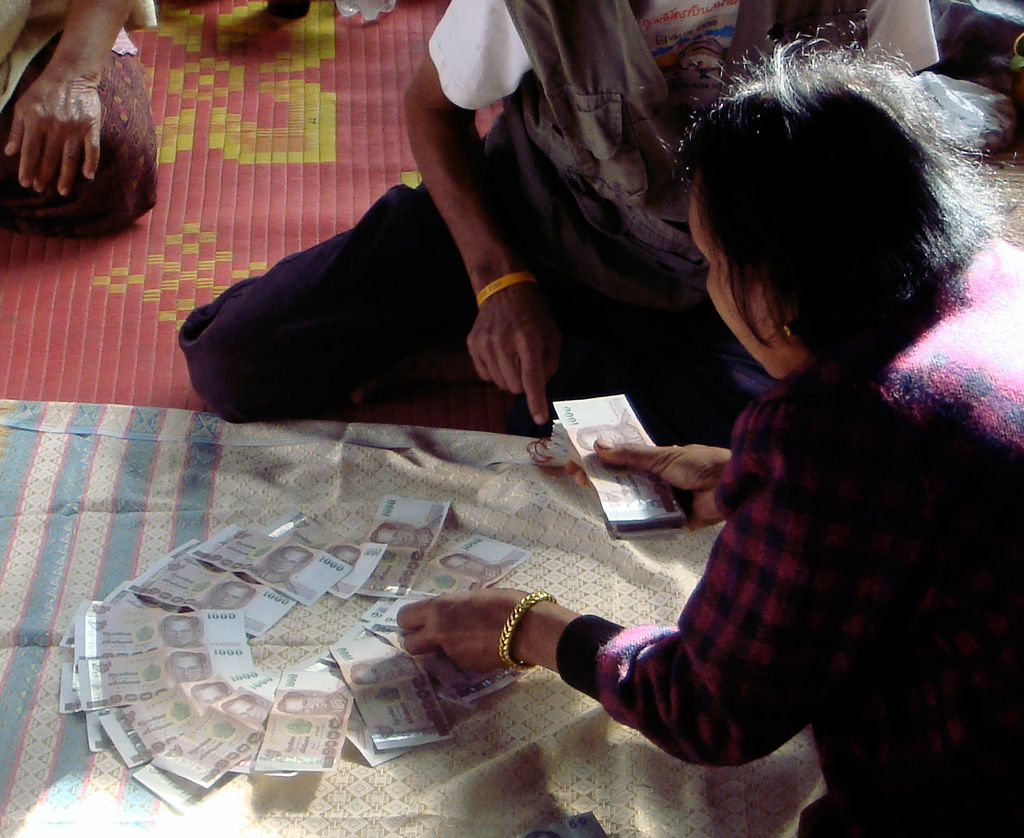 wDSC08446ec_money-counting.jpg.fcd0c97b11ed5a9a970794dcaf91b4f0.jpg