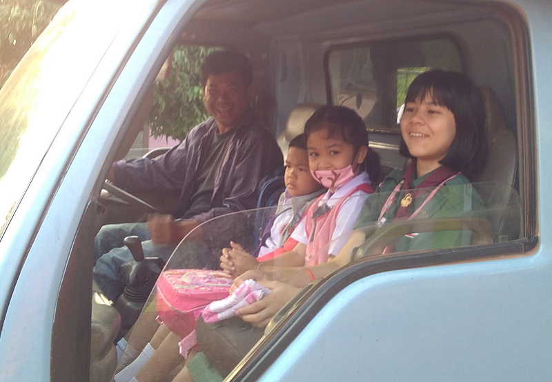 1256291795_villagescene03.png.7f20c78acd2a9e0950a16fa83a2cca51.png