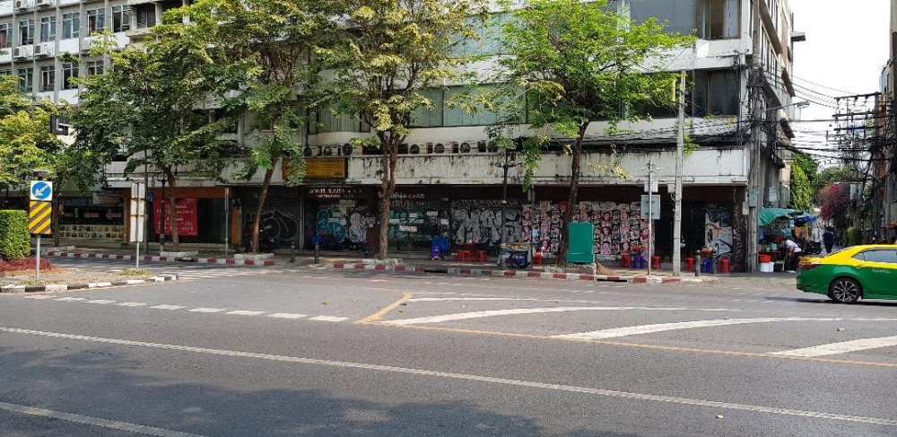 1834683373_silom2.thumb.jpg.fff50a33fd5885d092509587b4cb70ee.jpg