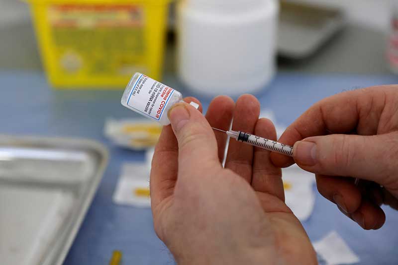 2021-03-08T003904Z_1_LYNXMPEH2700Q_RTROPTP_4_HEALTH-CORONAVIRUS-VACCINES-CONFIDENCE.JPG
