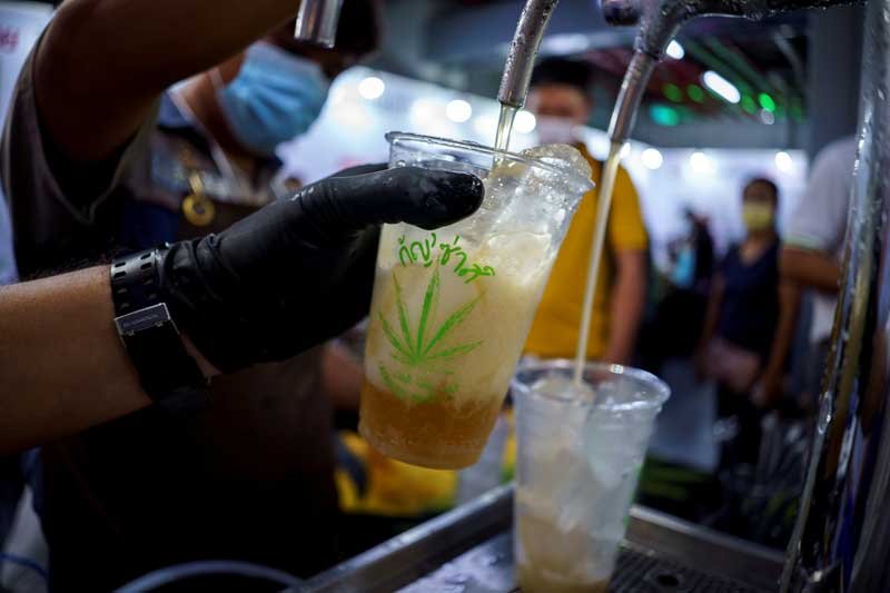 2021-03-12T062211Z_2_LYNXMPEH2B0C7_RTROPTP_4_THAILAND-CANNABIS-BUSINESS.JPG