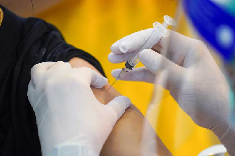 2021-03-22T085251Z_1_LYNXMPEH2L0NQ_RTROPTP_4_HEALTH-CORONAVIRUS-THAILAND-VACCINE.JPG