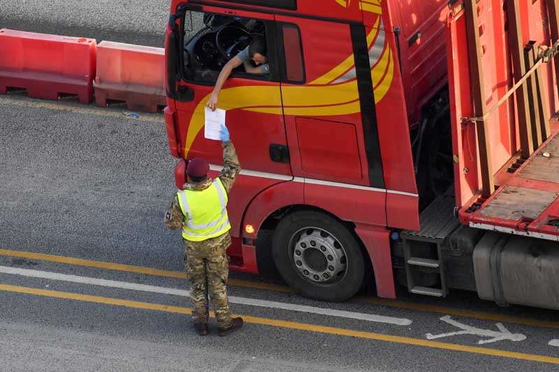 2021-03-28T105501Z_1_LYNXMPEH2R07O_RTROPTP_4_HEALTH-CORONAVIRUS-BRITAIN-HAULIERS.JPG