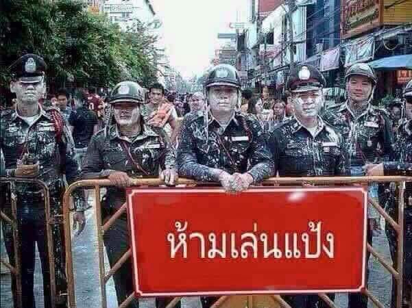 1152663308_thaipolicesongkran.jpg.a2c348114be7200e8ecf6b44c45a901d.jpg